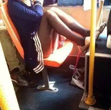 搞笑图片差点坐过站