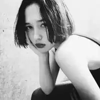 短发侧面女生头像好看的女生头像短发侧颜