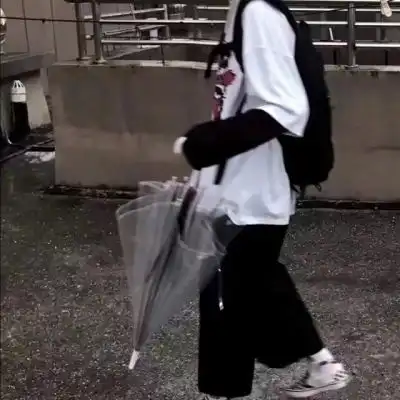 男头小猫在午睡地球在转圈