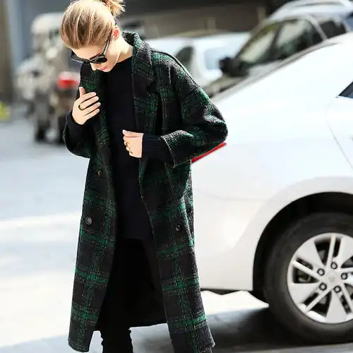 3545岁是女人最重要年龄段,外套怎么穿出高雅,就要学这个女人
