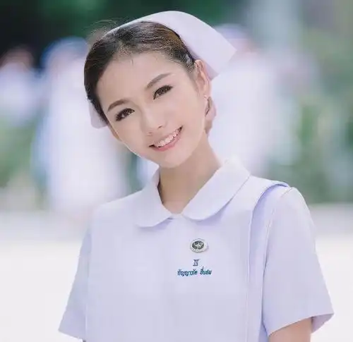 实拍泰国美女护士,可清新可妩媚,真是百变女神啊