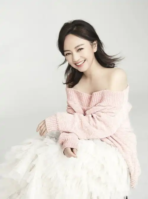 仿若时光定格罗海琼美颜似少女