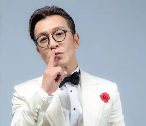 李咏去世3周年,哈文晒白色玫瑰,女儿法图麦缅怀父亲我很想你