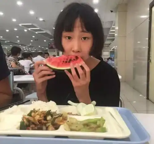 女孩花一年时间读完小学,12岁参加高考得620分,网友神童