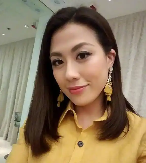 她是香港最干净的女星,身材丰满演技逼真,因拒绝潜规则事业受阻