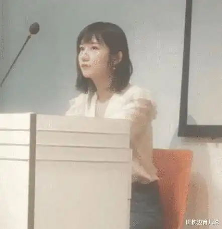 前女友变成了我的老师,我上课都不敢抬头哈哈哈应该不会挂科吧