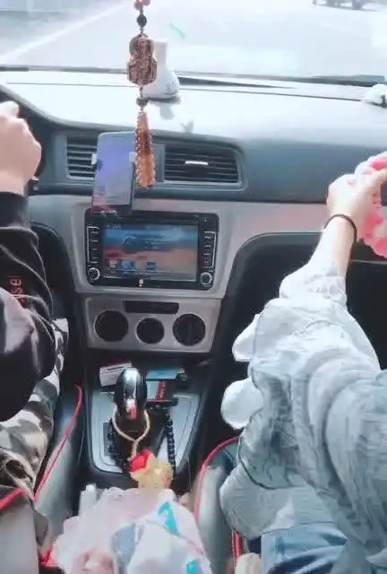 女孩不解为啥开车会犯困,尝试一下后困得扛不住