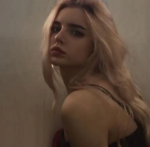好看的欧美女生头像甜酷风