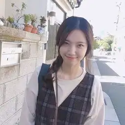 上半身女生头像