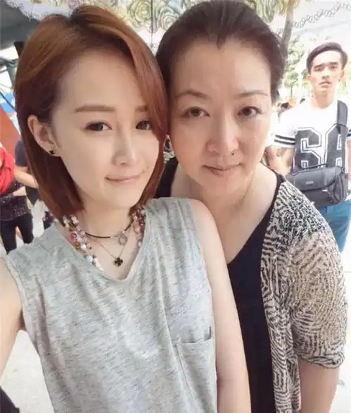 赵本山老婆反对女儿整容,曝其病态迷恋打针,后者曾花30万做鼻子