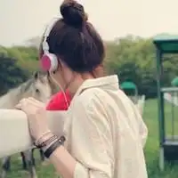 戴耳机的情侣头像,真人的,越多给分越多