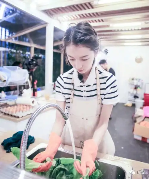 迷你的冬叔穿衣秘技就在这三条线,学会这三招哈比身材的你也能美出天际