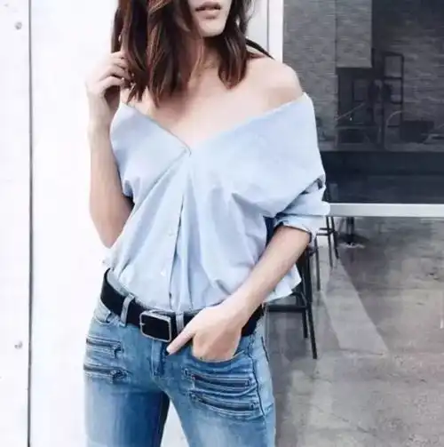 秋天穿什么露肩装牛仔裤的组合助你美翻天