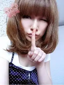 我的是小脸,有一点长,头也有点小适合什么样的烫发呀但也不要太夸张的那种