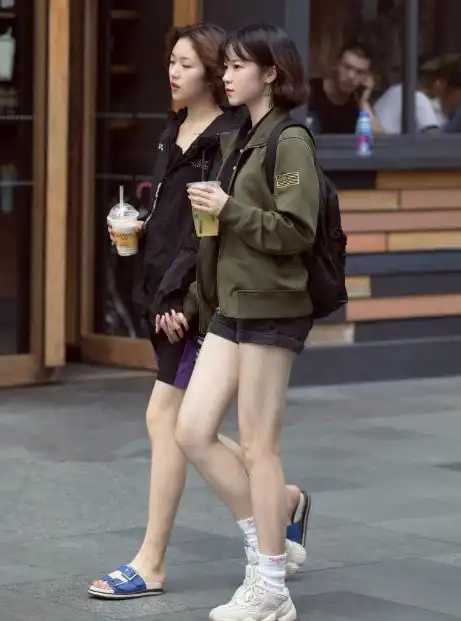 泰国美女来中国旅游,落地后发出疑问为何中国机场里只有富人