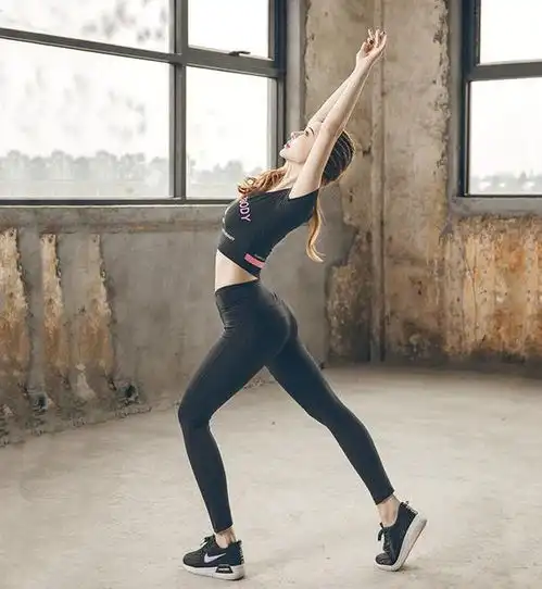 精致优雅的紧身裙美女,提升女人时尚魅力