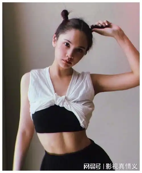 38岁杨丞琳晒素颜健身照,在镜头下皮肤零瑕疵,状态酷似少女