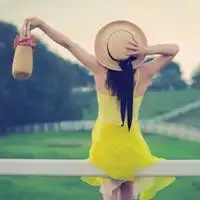要一个女生的背影的头像