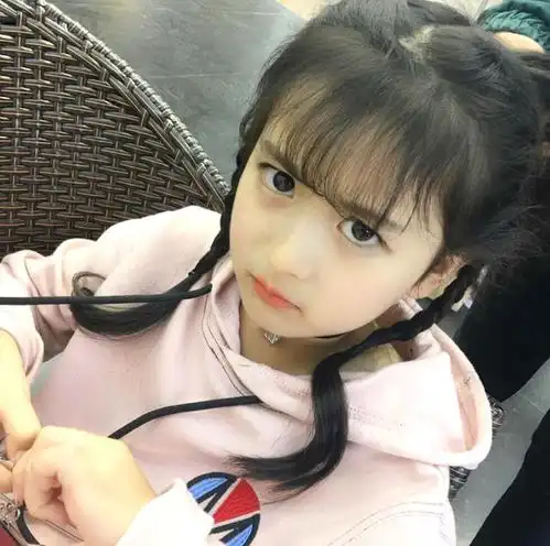 王一博携手15岁少女,剧中惊艳昙花一现,素颜美翻众人