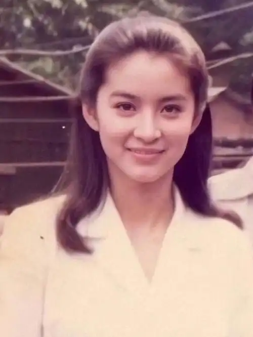 你见过这样的林青霞吗笑起来明眸皓齿,不知秒杀了多少女星