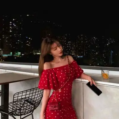 2019最新个性微信头像女,冷酷的表情提升了整体气质