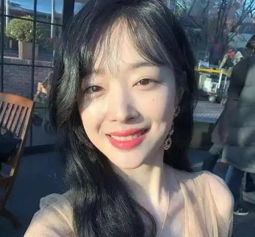 韩国女星崔雪莉人间水蜜桃,清纯能治愈人心灵,25岁为何自尽