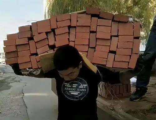 案例当年在工地上收到大学通知书的搬砖男孩魏凯伦,现在怎样了