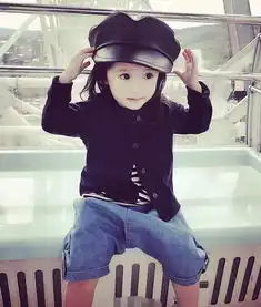 欧弟晒女儿呆萌近照炫娃却被郑云灿嫌弃修图技术
