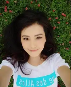 诱惑彩妆揭女星自拍心机,轻松裸出自然诱惑