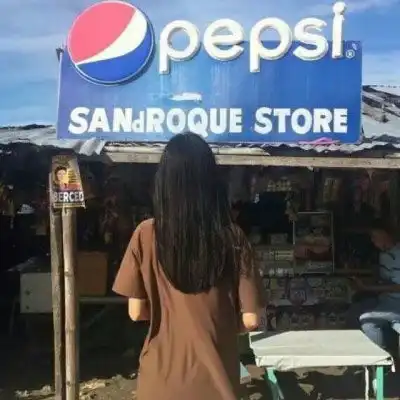 头像女生背影伤感孤单海是孤单的泪