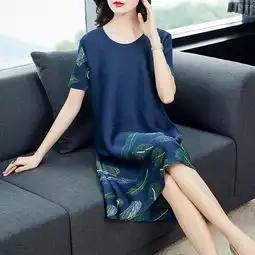 七零后女人如果皮肤暗黄,建议多穿纯青蓝裙,洋气显白高雅美