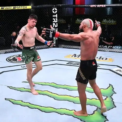 ufc256战报附选手收入夜魔被奥利维拉碾压莫雷诺战平菲格雷多