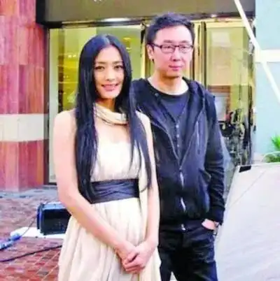 黄教主baby和李菲儿的三人行大瓜