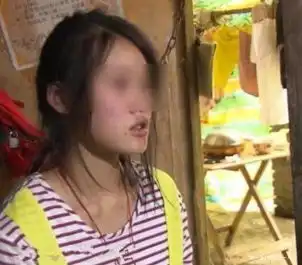 父亲死了,女孩没掉一滴眼泪,奶奶给她看了样东西,女孩不禁大哭