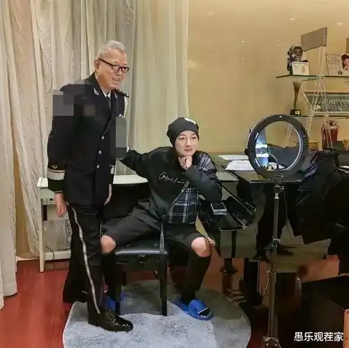 苏小玎身份被扒,是京圈富二代,爸爸情商很高