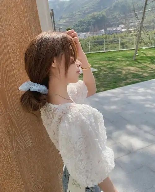 早春穿搭没灵感试试温柔又高级的淑女风,不装嫩也不显老