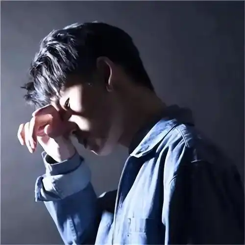 我和邻居姐姐相爱多年,她爹却把她另许他人订婚前我把她拐跑了