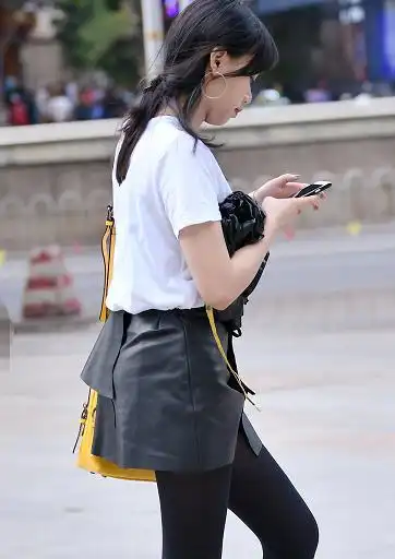 女人们最爱的黑色长腿袜,穿上身显露的都是女人味十足的气质