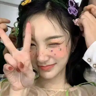精致干净头像你与明月清风一样都是小宝藏