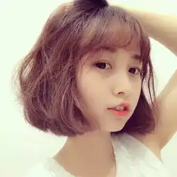 诗菲度在线夏天剪个这种小短发,美的男友都不认识了