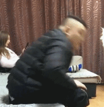 搞笑gif你们学校缺女生缺到这种地步了嘛