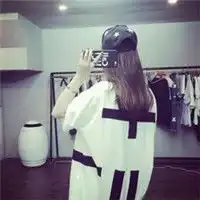 帅气女生潮流范儿时尚带帽女生背影头像