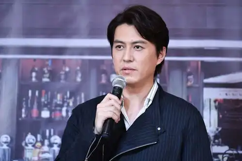 靳东老年粉有多疯狂60岁女子为他剪头发打老公