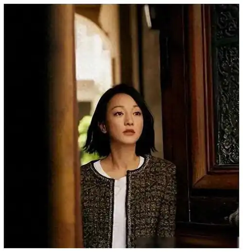 周迅50岁,从丁克到成功女性,人生蜕变,赢得尊重与成就婚姻唱片记者娱乐圈古典乐音乐专辑网易订阅