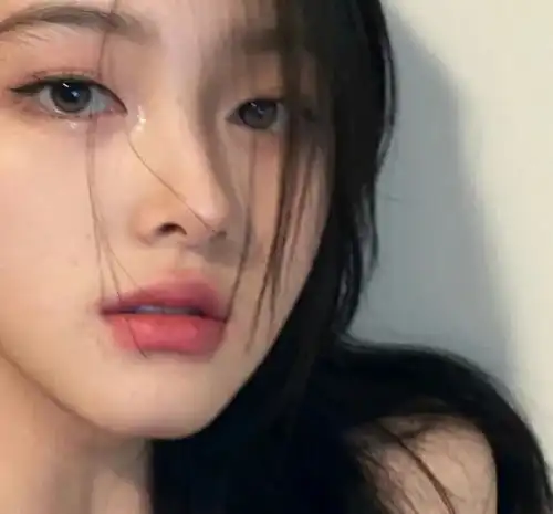 女生头像心中有了良人,眼里看到的都是路人
