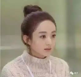 赵丽颖参加活动新造型美腻,发际线亮了,额头和以前不一样了