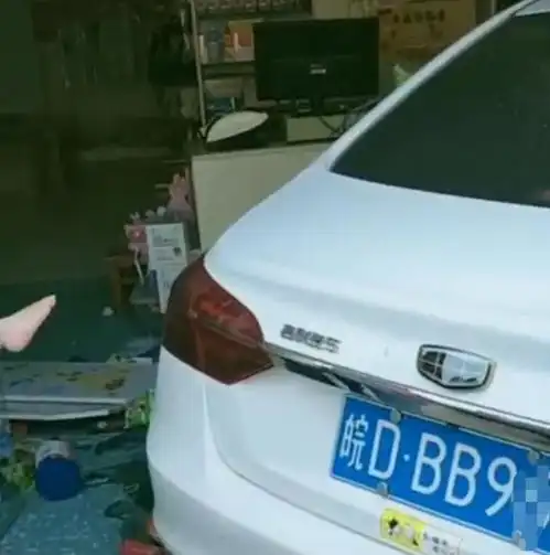 淮南女子无证驾车冲入母婴店撞伤3人,让醉酒丈夫顶包还拒绝赔偿