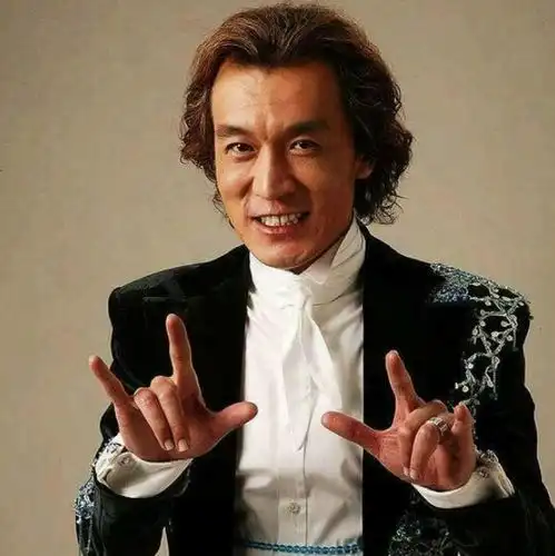 李咏去世3周年,哈文晒白色玫瑰,女儿法图麦缅怀父亲我很想你