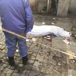 13岁女孩疑割腕后跳楼身亡之前曾在楼道哭泣