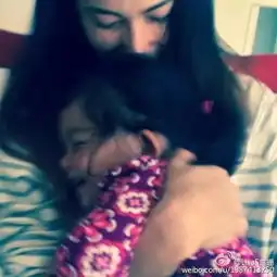 这个全世界女生都想睡的男人,却非常自觉地和女性保持距离,这太令人尊敬了